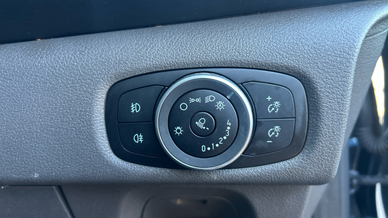 Ford Transit Custom 300 L2 Diesel Fwd 2.0 EcoBlue 130ps Low Roof Limited Van Auto